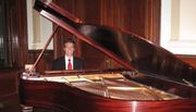Manhattanpianist.com offers the best New York piano player for booking